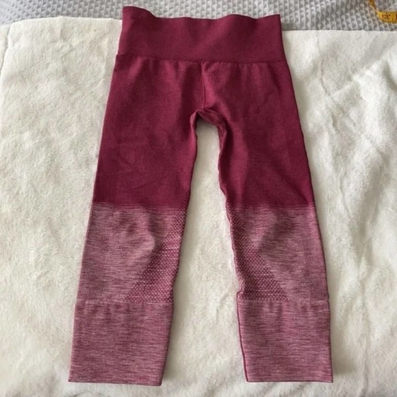 Lululemon Ebb to Street Seamless‎ Ombré burgundy and white crop leggings size 6 - Picture 3 of 8